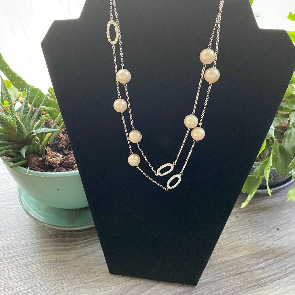 Silver Tone And Pearl Necklace